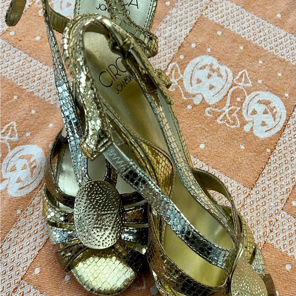 Golden Open Toe High Heels! Like new! - Picture 4 of 8
